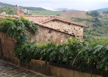 Vista delle montagne - Casa semi indipendente via cavour
27, Castelnuovo di Val di Cecina - foto 1