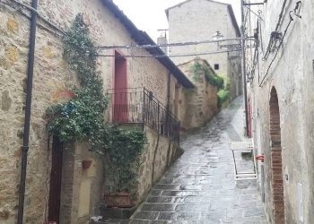 Edificio all\'aperto - Casa semi indipendente via cavour
27, Castelnuovo di Val di Cecina - foto 18