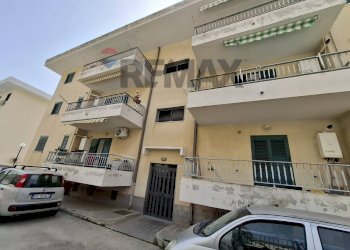 Edificio all\'aperto - Trilocale Via Mario Montessori
 
23, Noto - foto 2