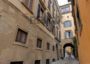 Edificio all\'aperto - Apartment Bergamo - photo 19