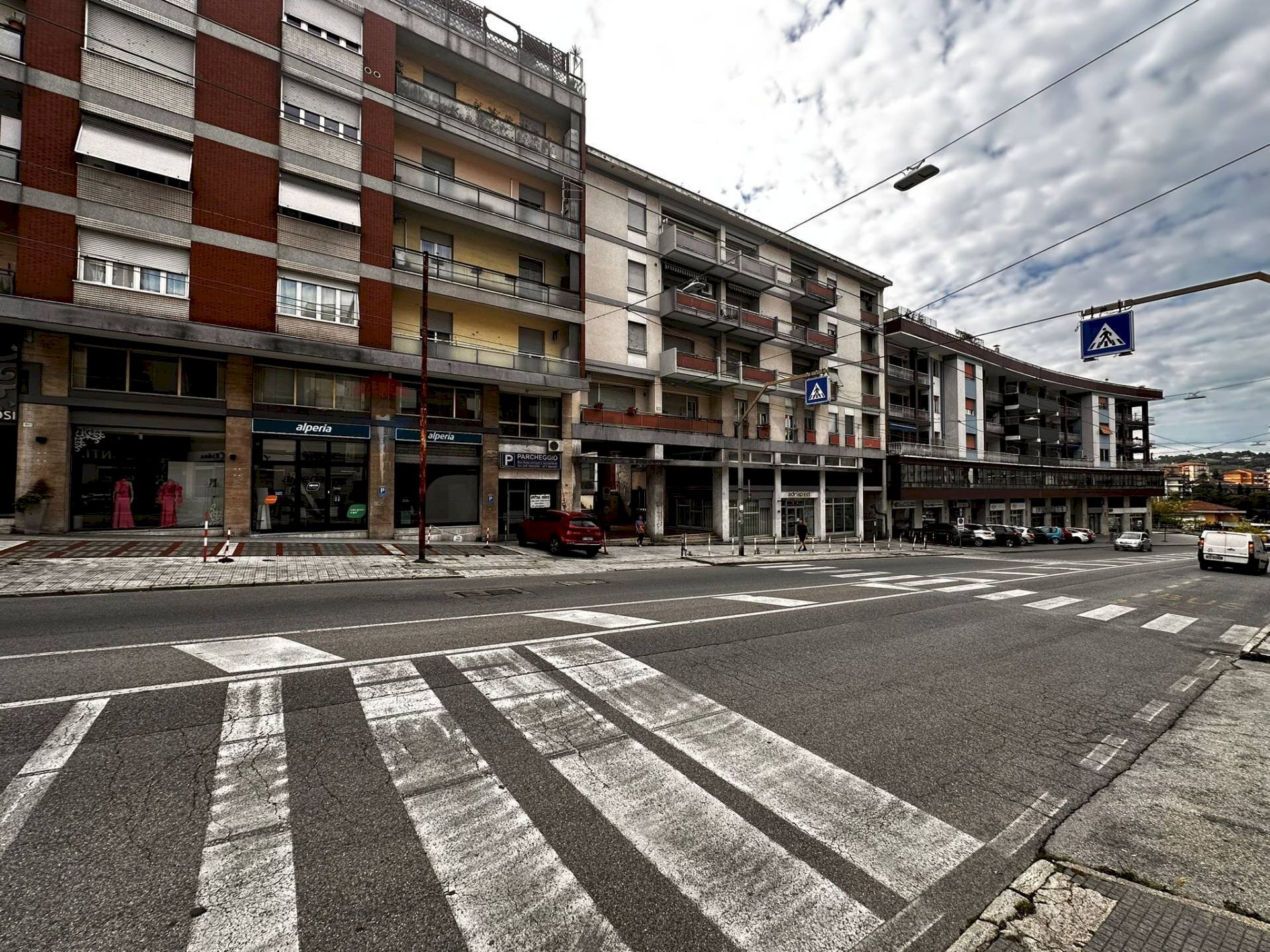 Edificio all\'aperto - Box via Martiri della Resistenza
38, Ancona - foto 2
