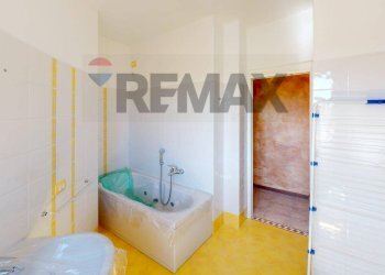 Bagno - Four-room apartment Via Assi San Paolo
 
24, Pavia - photo 18