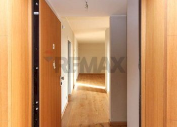 Ingresso da esterno - Three-room apartment Via Sant'Isidoro
 
1, Bogogno - photo 5