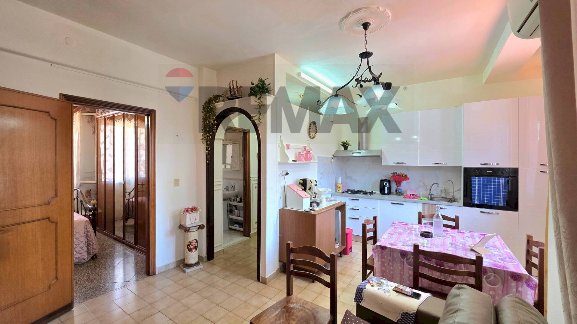 Sala da pranzo - Quadrilocale Largo Del Pettirosso
 
8, Palermo - foto 1