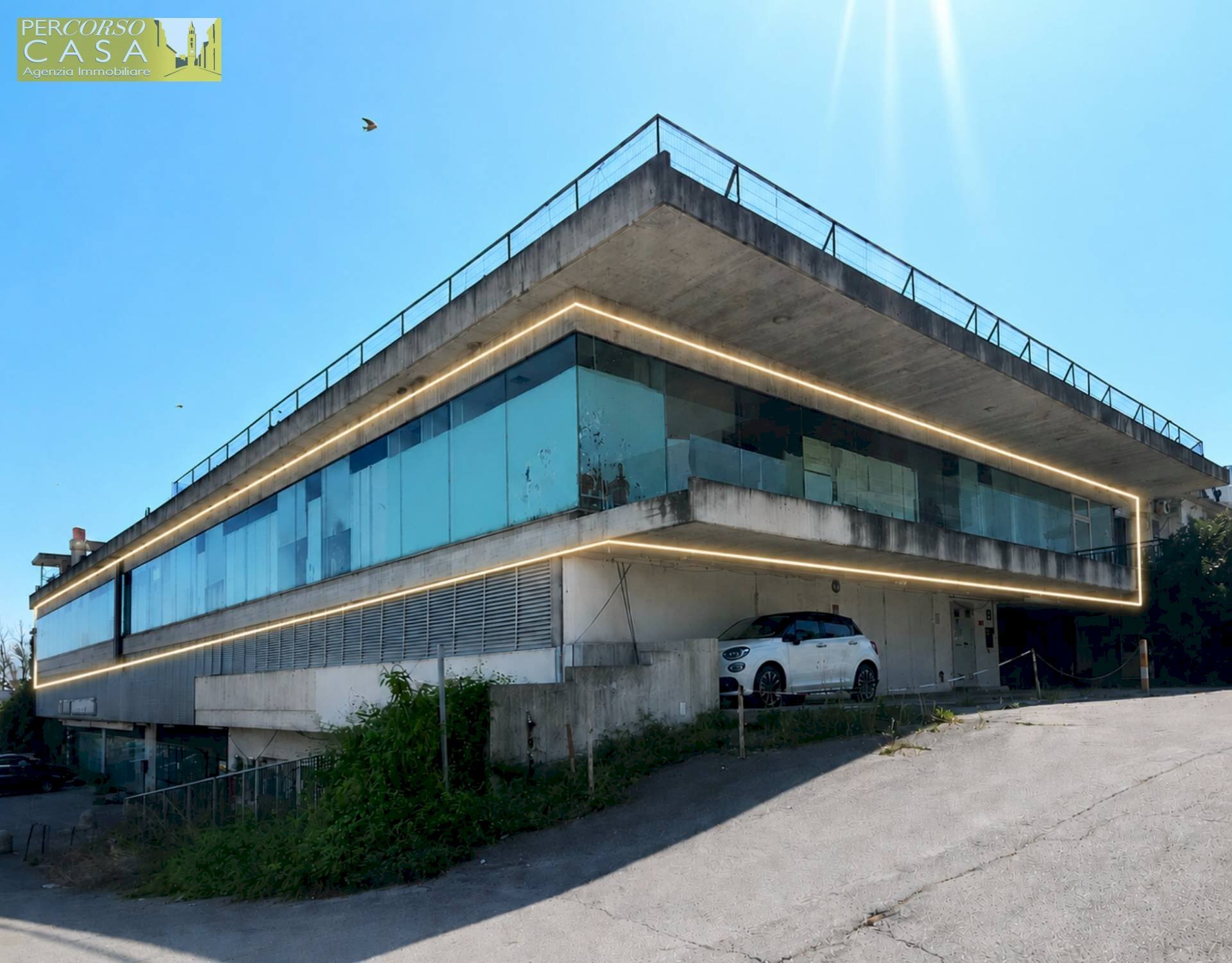 Foto 2 - Locale Commerciale Contrada Fiumicino - Mq. 1500 + Mq 500 magazzino + parcheggi, Teramo - foto 2