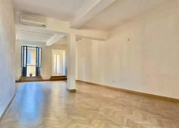 Soggiorno - Four-room apartment via Giulia, 183, Roma (neighborhood Centro Storico) - photo 13