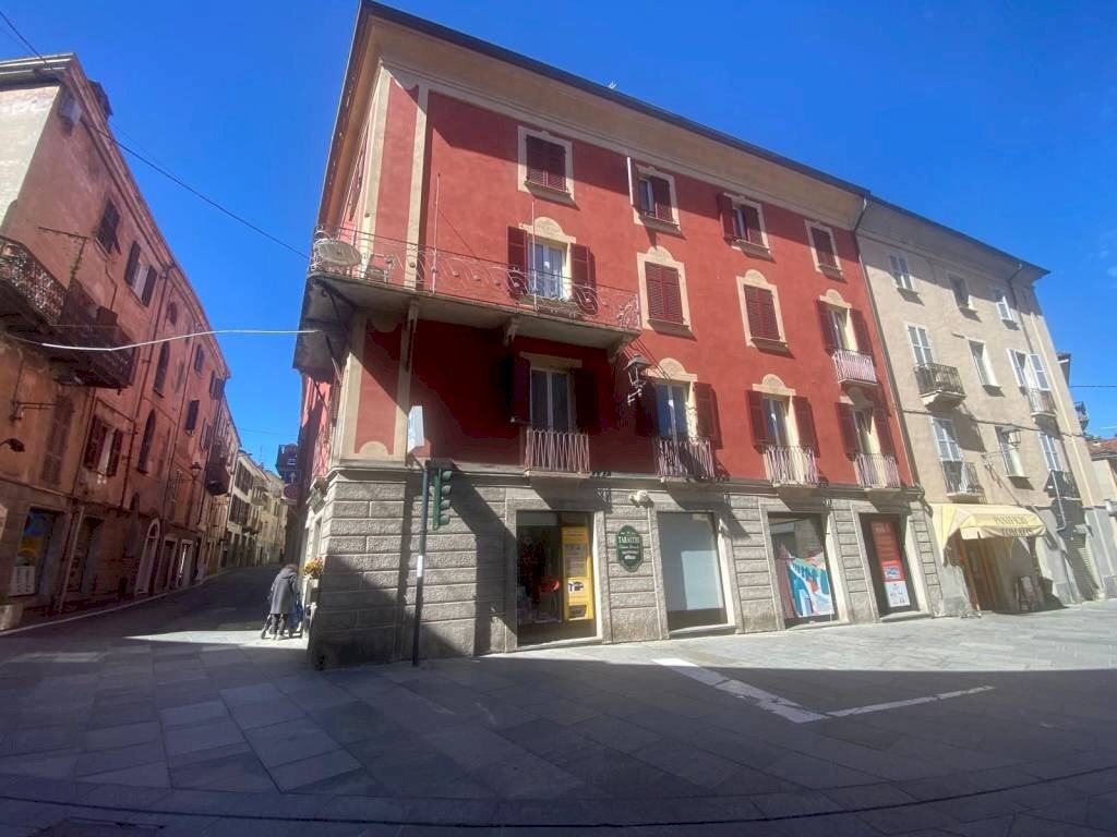 Facciata - Shop via Giovanni Battista Beccaria, 31/a, Mondovì - photo 3