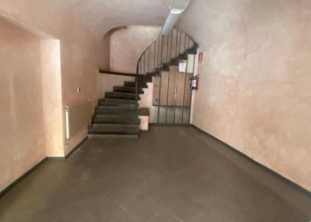 Interno palazzo - Shop via Giovanni Battista Beccaria, 31/a, Mondovì - photo 13