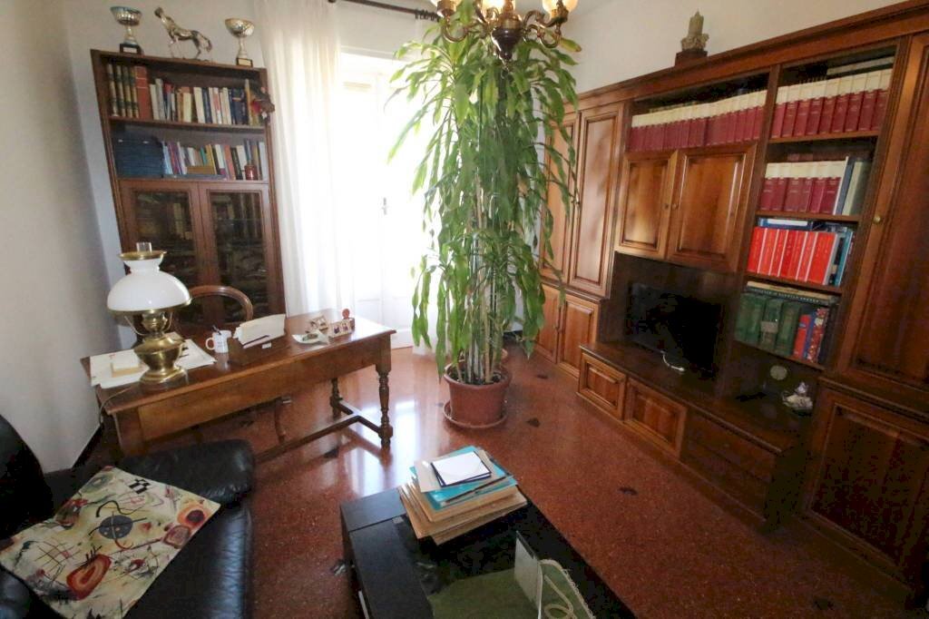 Salone - Quadrilocale via Taggia, Genova (zona Prà) - foto 1