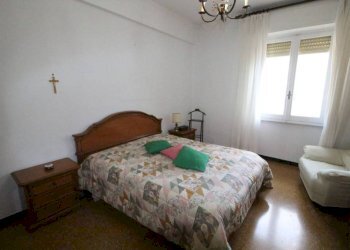 Camera da letto - Quadrilocale via Taggia, Genova (zona Prà) - foto 8
