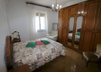 Camera da letto - Quadrilocale via Taggia, Genova (zona Prà) - foto 9