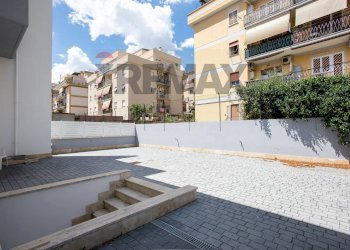 Edificio all\'aperto - Trilocale Via Sassonegro
64, Roma - foto 1