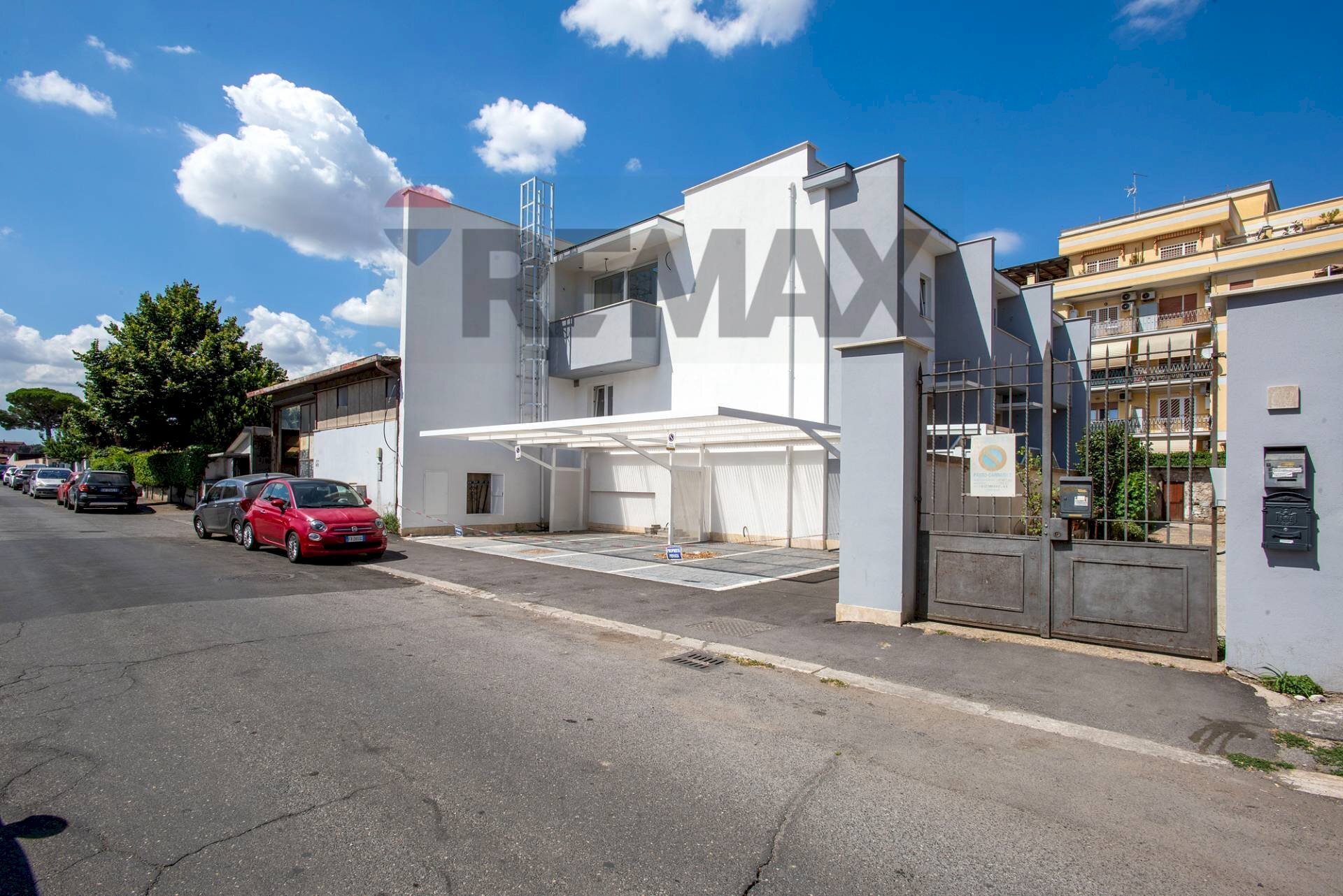 Edificio all\'aperto - Trilocale Via Sassonegro
64, Roma - foto 2