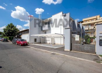 Edificio all\'aperto - Trilocale Via Sassonegro
64, Roma - foto 2