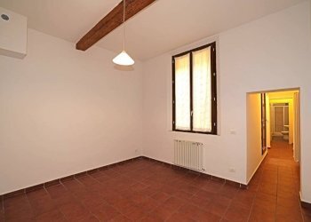 Soggiorno - Bilocale via San Vitale, Bologna (zona Centro Storico) - foto 1