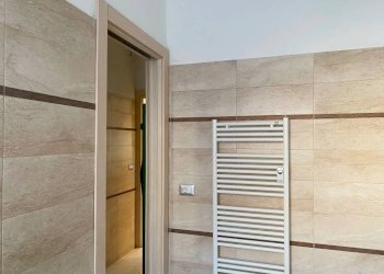 Bagno - Bilocale via Monte Zovetto, 24, Cuneo (zona Centro) - foto 11