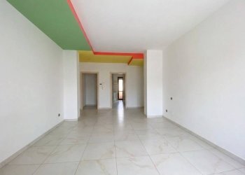 Soggiorno - Bilocale via Monte Zovetto, 24, Cuneo (zona Centro) - foto 4