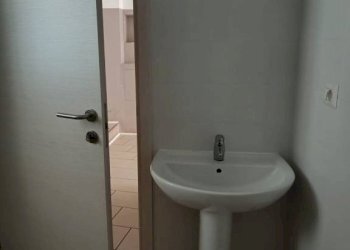 Bagno - Negozio via Silvio Pellico, 5, Pinerolo - foto 24