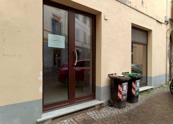 Facciata - Negozio via Silvio Pellico, 5, Pinerolo - foto 12