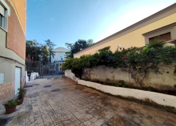 Cortile interno - Appartamento via Armando Diaz, 93, Portici - foto 3