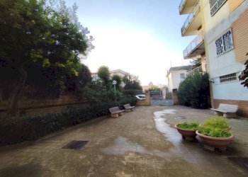 Cortile interno - Appartamento via Armando Diaz, 93, Portici - foto 5