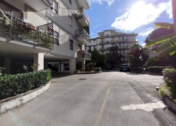 Cortile interno - Quadrilocale via Zumbini, 18, Portici - foto 5