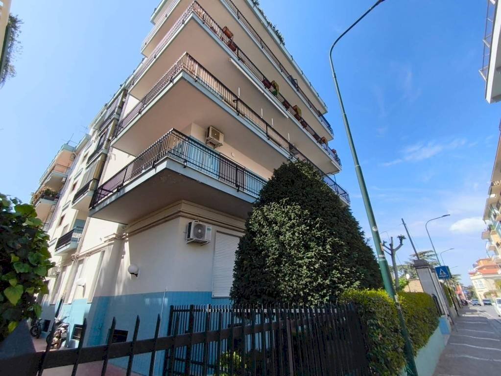 Facciata - Trilocale via Flotard De Lauzieres, Portici - foto 1