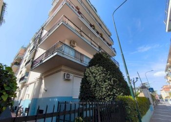 Facciata - Trilocale via Flotard De Lauzieres, Portici - foto 1