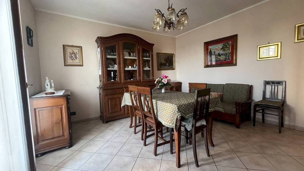 Salone - Three-room apartment via Maggiore Hope, San Damiano d'Asti - photo 2