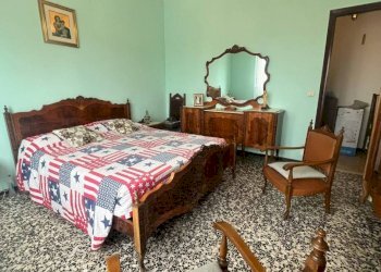 Camera da letto - Bilocale via Trento, 11, Nizza Monferrato - foto 14