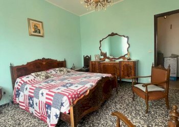Camera da letto - Bilocale via Trento, 11, Nizza Monferrato - foto 15