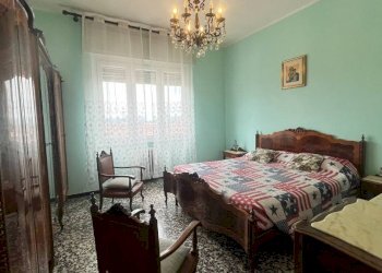 Camera da letto - Bilocale via Trento, 11, Nizza Monferrato - foto 16