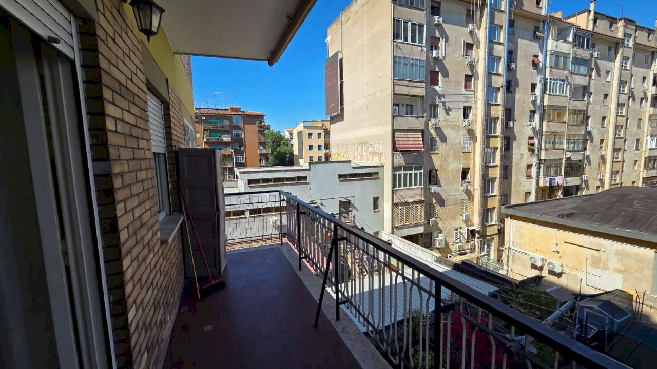 whatsapp image 2026-05-20 at 11.02.15 - Three-room apartment via Flavio Stilicone, Roma - photo 3