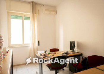 Ufficio - Quadrilocale viale di Augusto, 62, Napoli (zona Fuorigrotta) - foto 11
