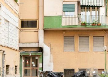 Facciata - Quadrilocale viale di Augusto, 62, Napoli (zona Fuorigrotta) - foto 20