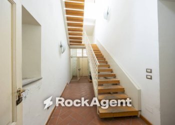 Scala - Shop piazzetta Spirito Santo, Pistoia - photo 10