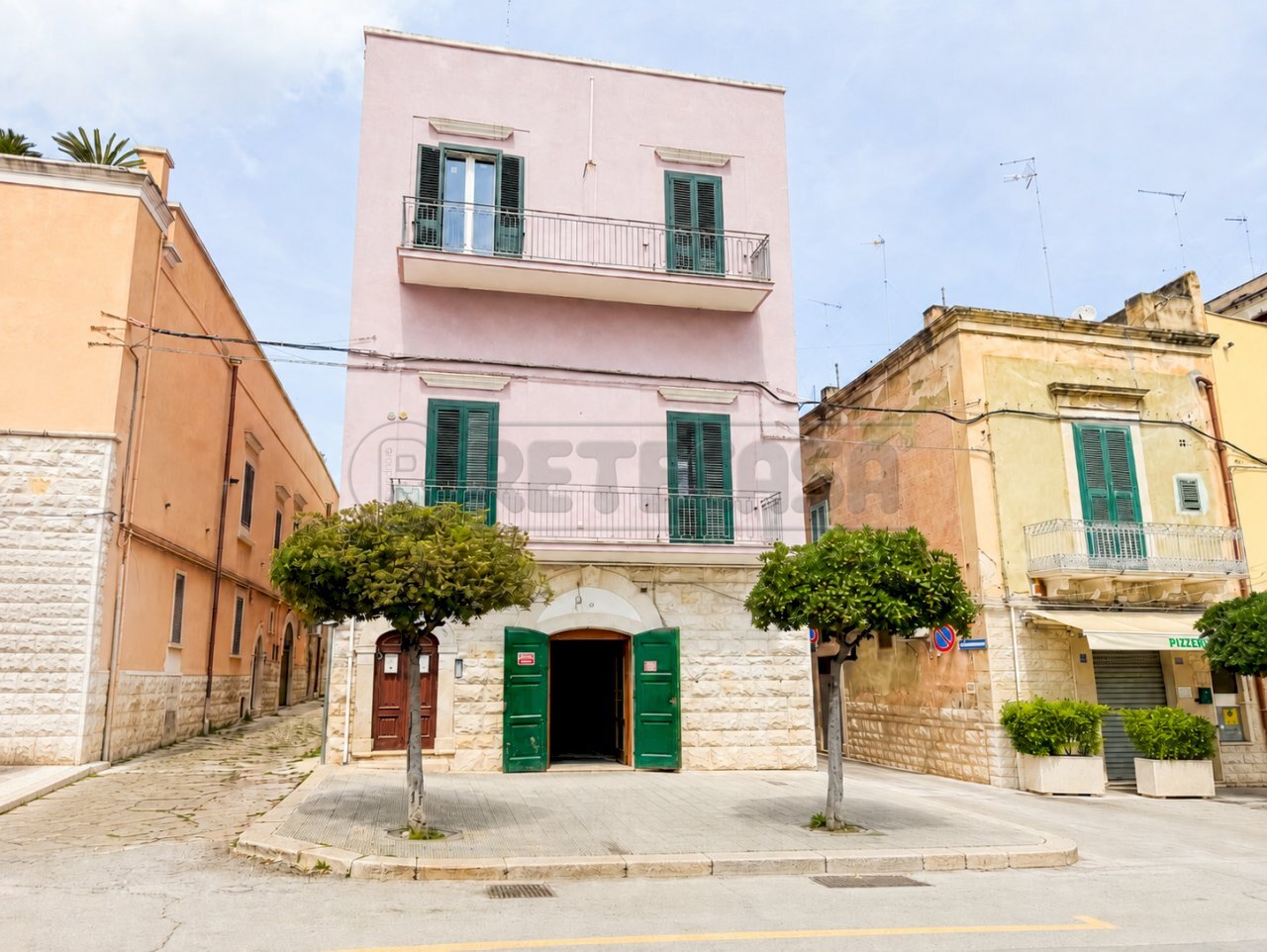 1ok - Commercial Premises Piazza Vittorio Emanuele 75, Bisceglie - photo 1