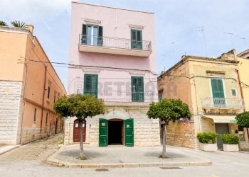 1ok - Commercial Premises Piazza Vittorio Emanuele 75, Bisceglie - photo 1