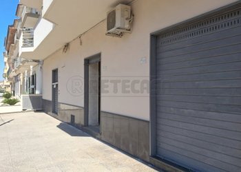 WhatsApp Image 2026-05-20 at 11.30.36 (4) - Locale Commerciale Viale Fratelli Kennedy, Marcianise - foto 11