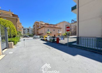 INGRESSO CORTE CONDOMINIALE - Box Via Milano 303, Pietra Ligure - foto 1