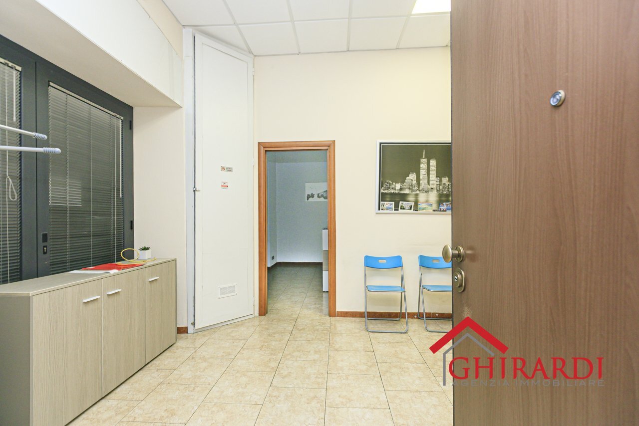 00.2 INGRESSO - Locale Commerciale Via Vado, Genova (zona Sestri Ponente) - foto 3