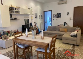 1.1 soggiorno.jpg - Appartamento VICO SCHIAFFINO 1, Genova (zona Sestri Ponente) - foto 2