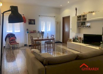 1.2 soggiorno.jpg - Appartamento VICO SCHIAFFINO 1, Genova (zona Sestri Ponente) - foto 3
