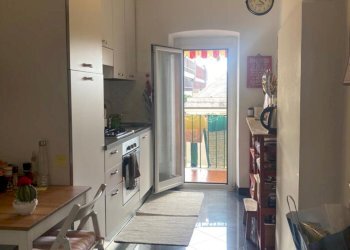 2.1 cucina.jpg - Appartamento VICO SCHIAFFINO 1, Genova (zona Sestri Ponente) - foto 5