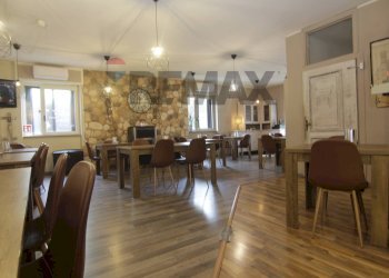 Sala da pranzo - Bar Tavola Calda - Fredda via C. Battisti
13, Castiglione Olona - foto 4