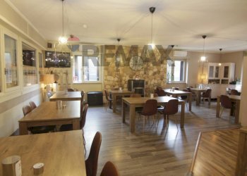 Sala da pranzo - Bar Tavola Calda - Fredda via C. Battisti
13, Castiglione Olona - foto 5