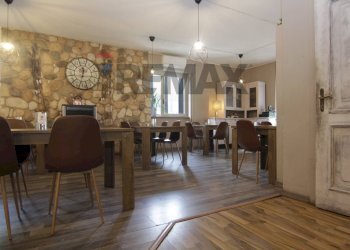 Sala da pranzo - Bar Tavola Calda - Fredda via C. Battisti
13, Castiglione Olona - foto 6