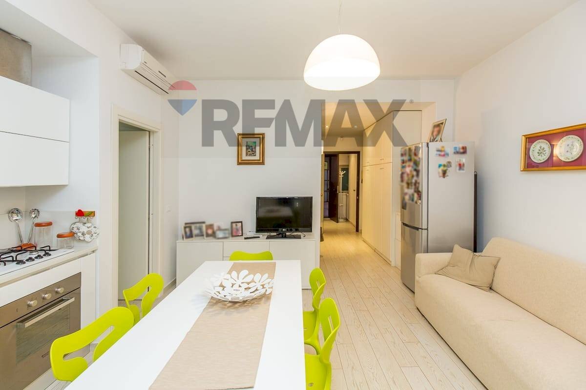 Sala da pranzo - Four-room apartment Viale Regina Margherita
 
35, Catania - photo 1