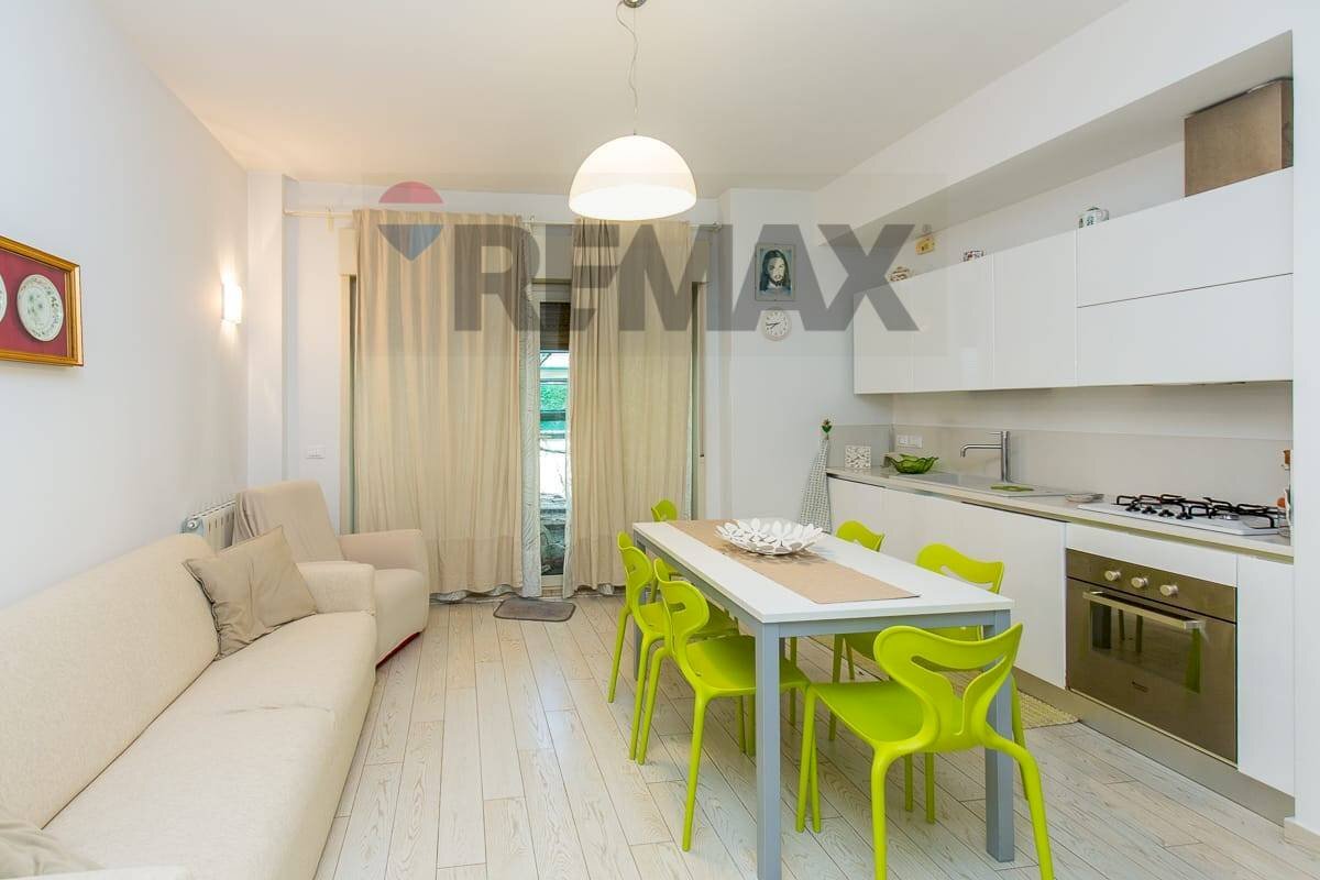 Sala da pranzo - Four-room apartment Viale Regina Margherita
35, Catania - photo 2