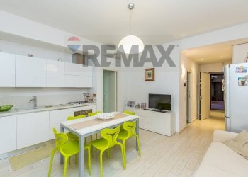 Sala da pranzo - Four-room apartment Viale Regina Margherita
 
35, Catania - photo 8